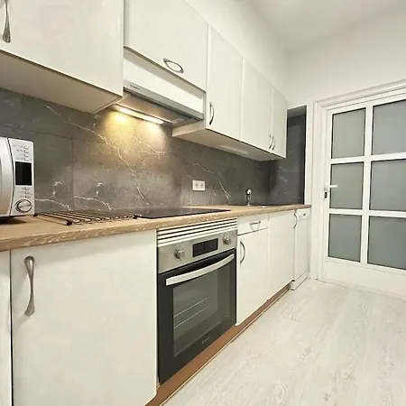 Ybh Urzaiz 33-35, 1 * Vigo