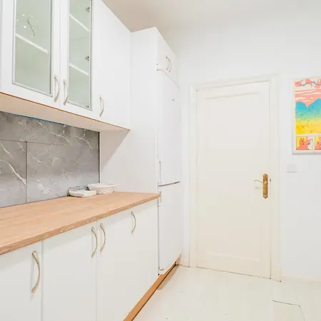 Ybh Urzaiz 33-35, 1 * Vigo