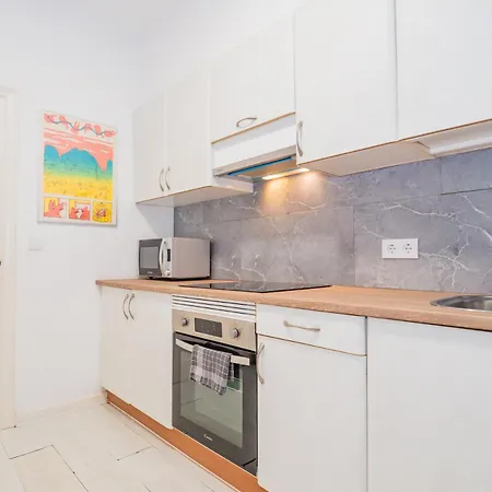 Ybh Urzaiz 33-35, 1 * Vigo