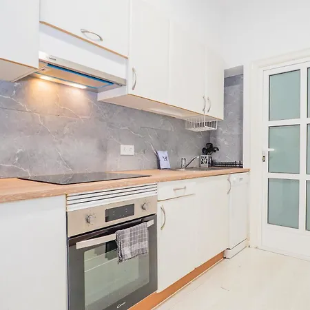 Ybh Urzaiz 33-35, 1 *