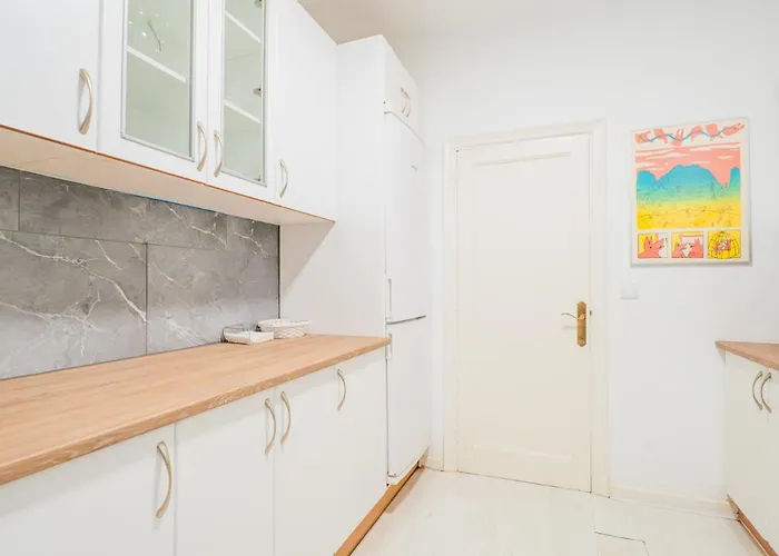 Ybh Urzaiz 33-35, 1 * Vigo
